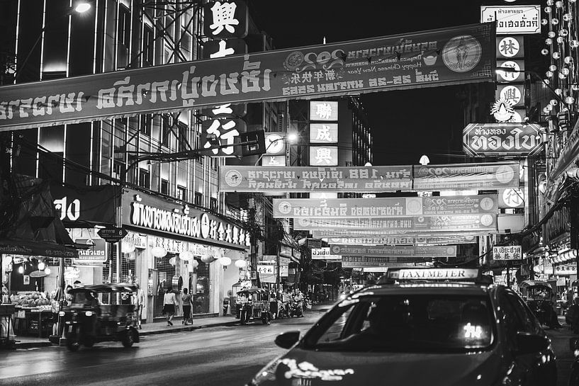 Chinatown in Bangkok in zwart/wit van Bart van Lier
