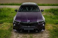BMW M5 Touring G99 Daytona Violet Metallic van Bas Fransen thumbnail