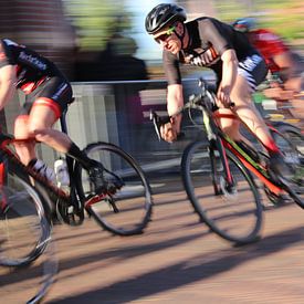 Des cyclistes hauts en couleur sur Anthea van den Berg