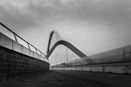Oversteek, Nijmegen, zwart wit