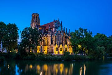 Duitsland, Stuttgart feuersee kerkgebouw verlicht bij nacht van adventure-photos