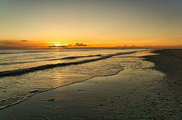 Sonnenuntergang am Strand von Zingst, romantisch von Martin Köbsch