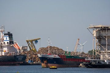 De haven van Amsterdam in bedrijf me de vrachten en schepen. van scheepskijkerhavenfotografie