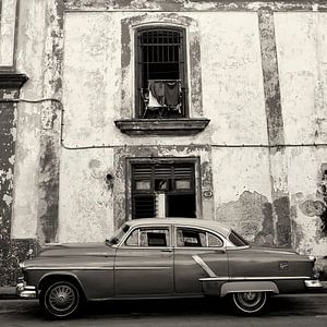 Oude amerikaanse auto, Havana van Cor Ritmeester
