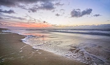Sonnenuntergang am Strand von Pieter van Roijen