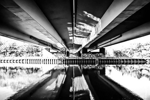Onder een snelwegbrug 2