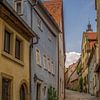 Kattensfeer in een schilderachtig straatje van Rothenburg ob der Tauber van Tonny Verhulst