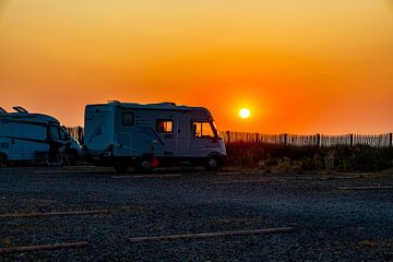 Avondwandeling op het strand in het mooie Normandië inclusief zonsondergang bij Cabourg - Frankrijk van Oliver Hlavaty