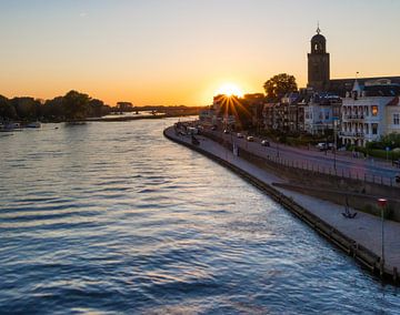 Deventer bij Avondlicht van Crystal Clear