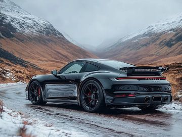 Porsche 911 GT3 noire dans les Highlands enneigés sur Bianca Bakkenist