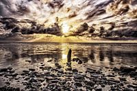 Prachtige zonsondergang boven de waddenzee bij Sexbierum