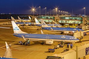 Avondfotografie op Schiphol. van Jaap van den Berg