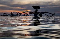  Traditionele Balinese bootjes (Jukung) bij zonsondergang von Willem Vernes Miniaturansicht