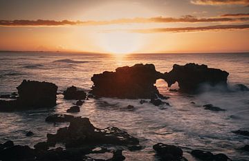 Mooie zonsopgang over de Atlantische oceaan ,Algarve, Portugal van Bart cocquart