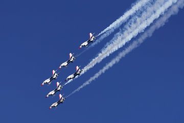 Delta formatie van de US Air Force Thunderbirds.