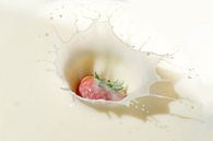Erdbeere in der Milch von Laura Loeve Miniaturansicht