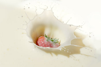 Erdbeere in der Milch