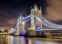 Tower Bridge in Londen bij nacht met sterren