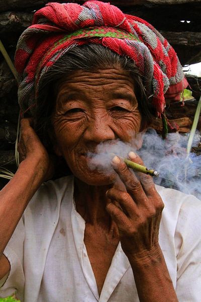 Vieille femme au Myanmar par Gert-Jan Siesling