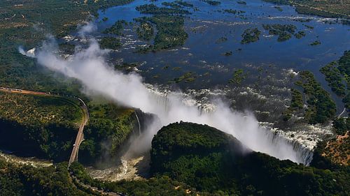 Vue aérienne spectaculaire des chutes Victoria en Afrique