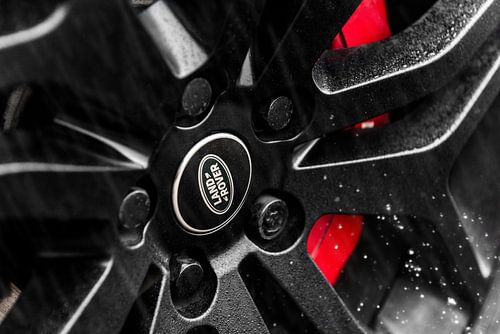 Range Rover-Felge im Regen