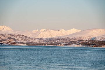Zonsondergang bij Tromso in de winter van Leo Schindzielorz