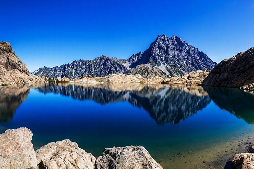 Jagged Mountains by Walljar