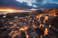 Noord-Ierland Giant's Causeway Sunset van Jean Claude Castor thumbnail