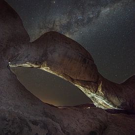 Das Tor zu den Sternen: Nacht über der Spitzkoppe von Christian Möller Jork