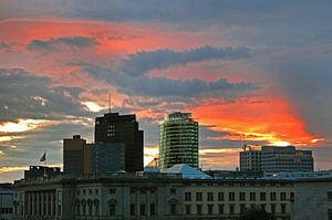 Dramatischer Abendhimmel über dem Potsdamer Platz