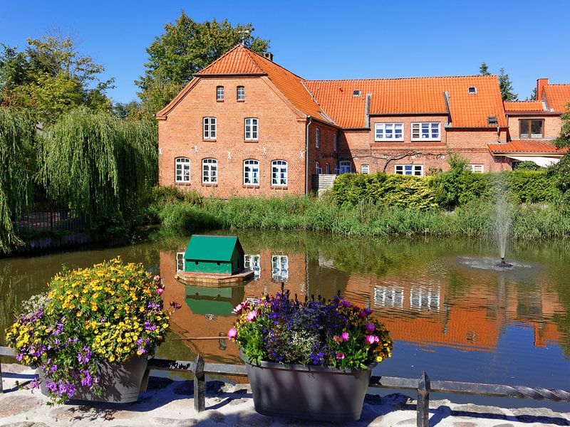 Am Stadtteich in Lütjenburg von Gisela Scheffbuch