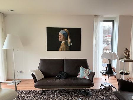 Mädchen mit Pearl 2, liegend.