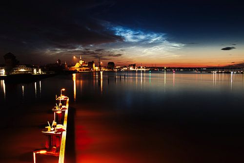 Leuchtende Nachtwolken über Stralsund