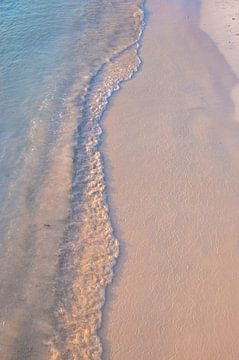 Sea and beach on Aruba by Bianca Kramer