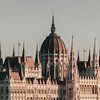 Bâtiment du Parlement à Budapest - Gros plan sur Sophia Eerden