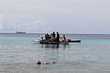 vissers op de caribische zee bij playa porto mari van Frans Versteden thumbnail