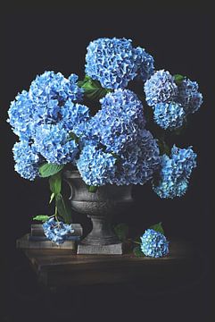 Vase avec hortensia bleu sur Moody Food & Flower Shop