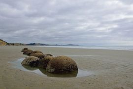 Visiting Moeraki Boulders Beach by Frank's Awesome Travels
