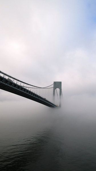 Brug New York in de mist von Gilian Fijen