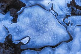 Ice structure in blue by Franke de Jong
