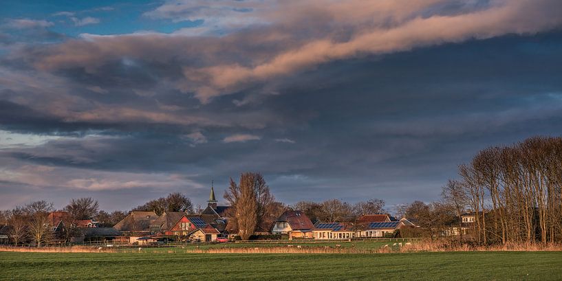 Vue des avertissements dans le sud-ouest de la Frise aux couleurs du soir par Harrie Muis