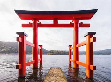 Hakone - Lake Ashi - Heiwa no Torii (Japan) van Marcel Kerdijk