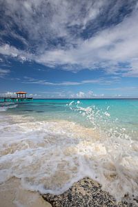 Plätscherndes Wasser an einem Strand auf Bonaire von Pieter van Dieren (pidi.photo)