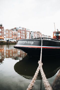 Le remorqueur portuaire "Maassluisje". sur Door de lens van Tom