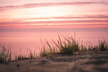 Lever de soleil sur la plage de la mer Baltique à Sellin sur l'île de Rügen dans le Mecklembourg-Poméranie occidentale