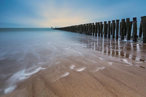 Sonnenuntergang am Strand von Westkappele in Zeeland von Dennisart Fotografie