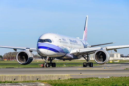China Airlines Airbus A350 met Mikado Pheasant livery.