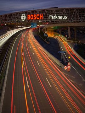 Bosch parkeergarage over de A8 @ Stuttgart Airport van Keith Wilson Photography