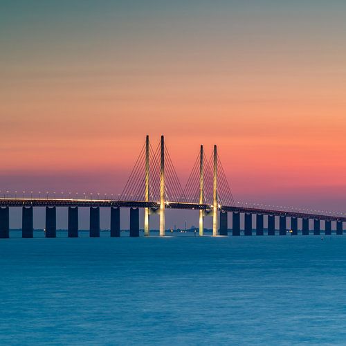 Coucher de soleil au pont de l'Oresund, Malmö, Suède