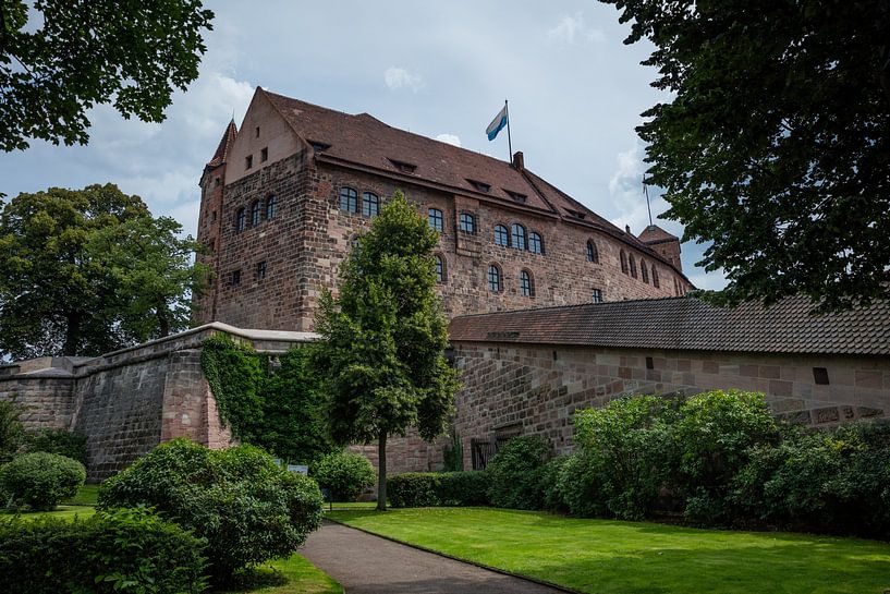 Château sur la colline au-dessus de la ville de Nuremberg par Joost Adriaanse